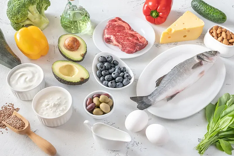 Prato de refeição saudável representando o relacionamento com a dieta